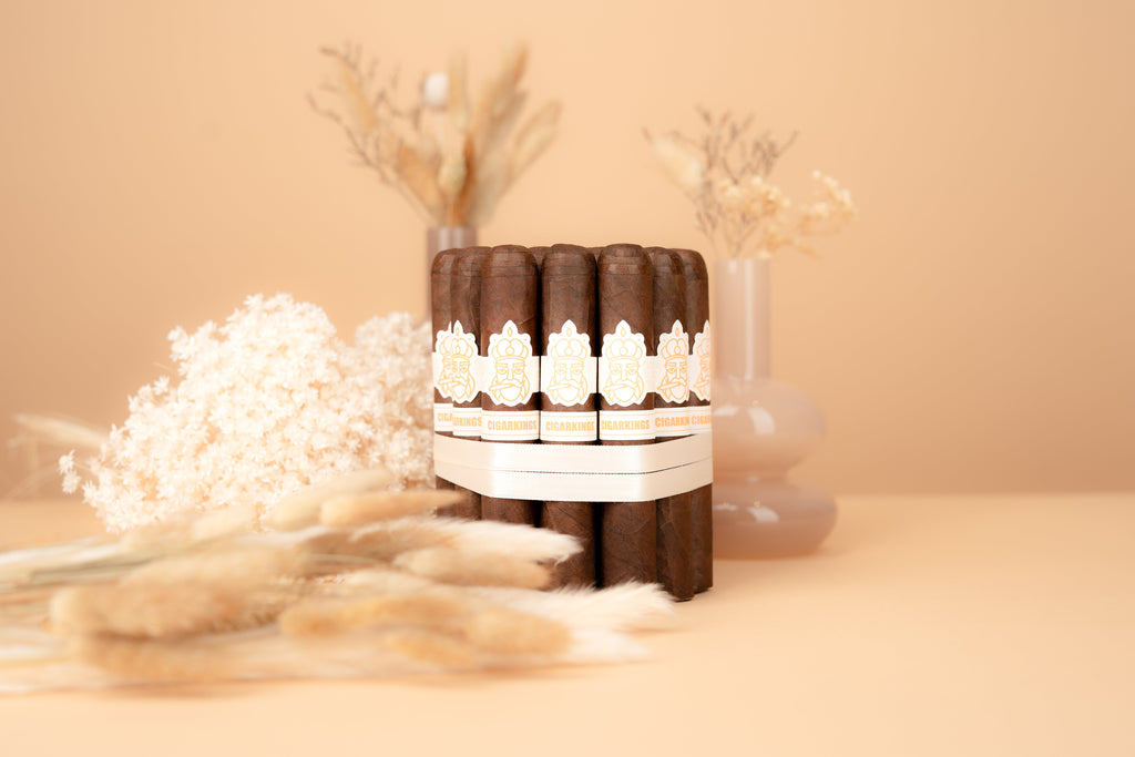 Limitierte CigarKings COY 24 Geniales Colorado Zigarre mit edlem Ecuador Sumatra Deckblatt in hochwertiger 12er-Kiste, präsentiert zur Intertabac 2024.